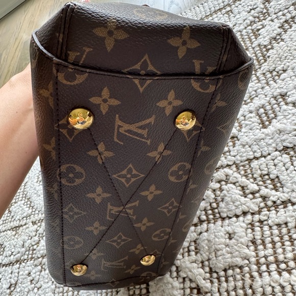 Louis Vuitton Montaigne BB Monogram Handbag - Picture 6 of 9
